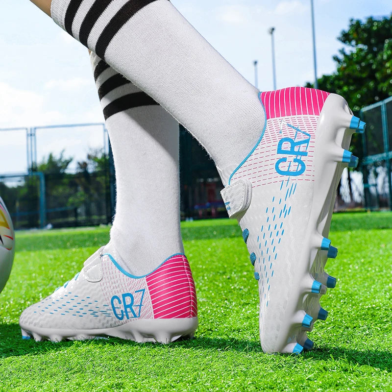 Nouvelles chaussures de football montantes à crampons longs pour adolescents et étudiants, adaptées aux garçons et aux filles, élégantes, durables et tendance
