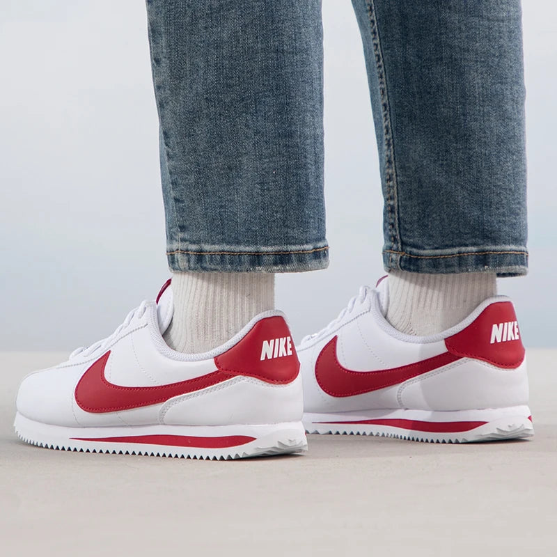Nike Naisten kengät Cortez Basic Sl (Gs) Urheilukengät, matalavartiset lenkkarit, kevyet ja mukavat retro-vapaa-ajan kengät 904764-101