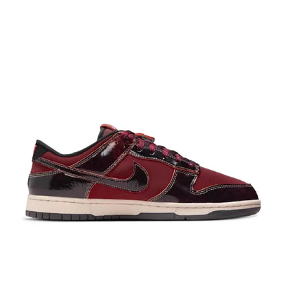 Nike Dunk Low Burgundy: sneakers unisex basse, antiscivolo, resistenti e dal look retrò, modello HQ1965-600