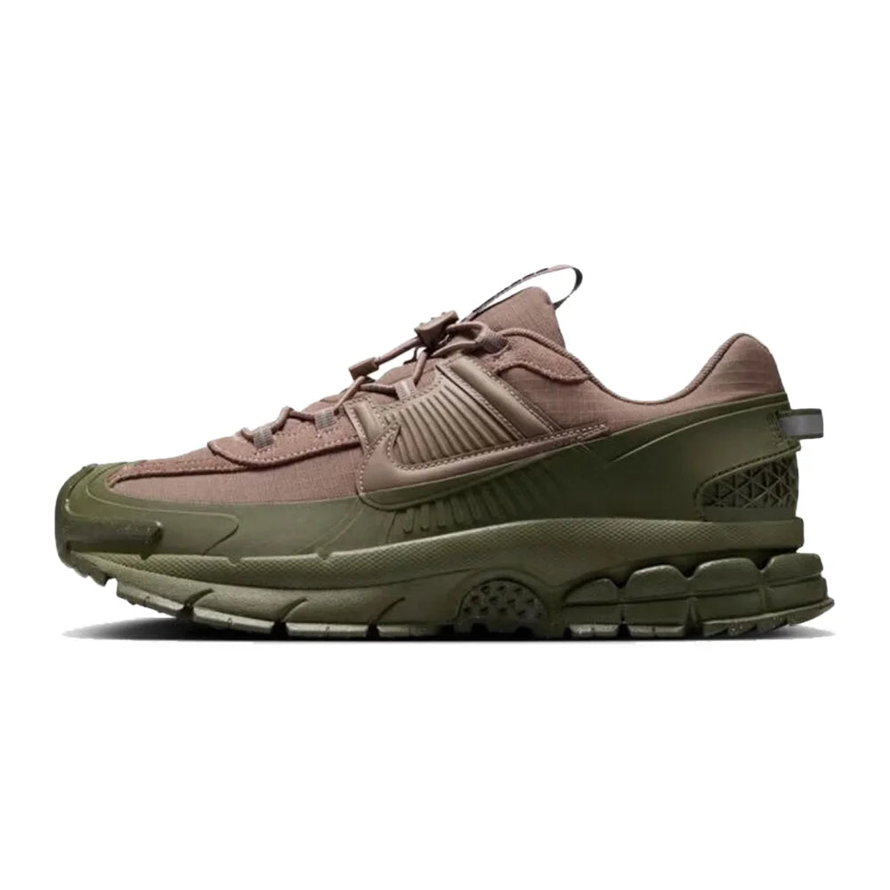 Nike ZOOM VOMERO ROAM Retro módní ležérní běžecké boty pro každodenní nošení a dojíždění, prodyšné, měkké, nízké, pro muže, hnědé FV2295-201