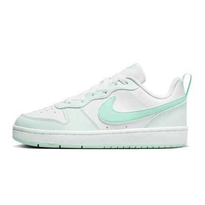 Nike COURT: sneakers da donna eleganti, versatili e comode: casual, antiscivolo, resistenti, nei colori bianco e verde menta FZ3539-100
