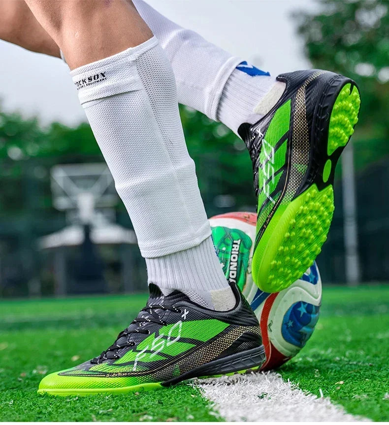 Nouvelles chaussures de football pour hommes, chaussures de soccer pour terrain en herbe, chaussures d'entraînement, chaussures de sport ultralégères, chaussures de match professionnelles, baskets antidérapantes unisexes.