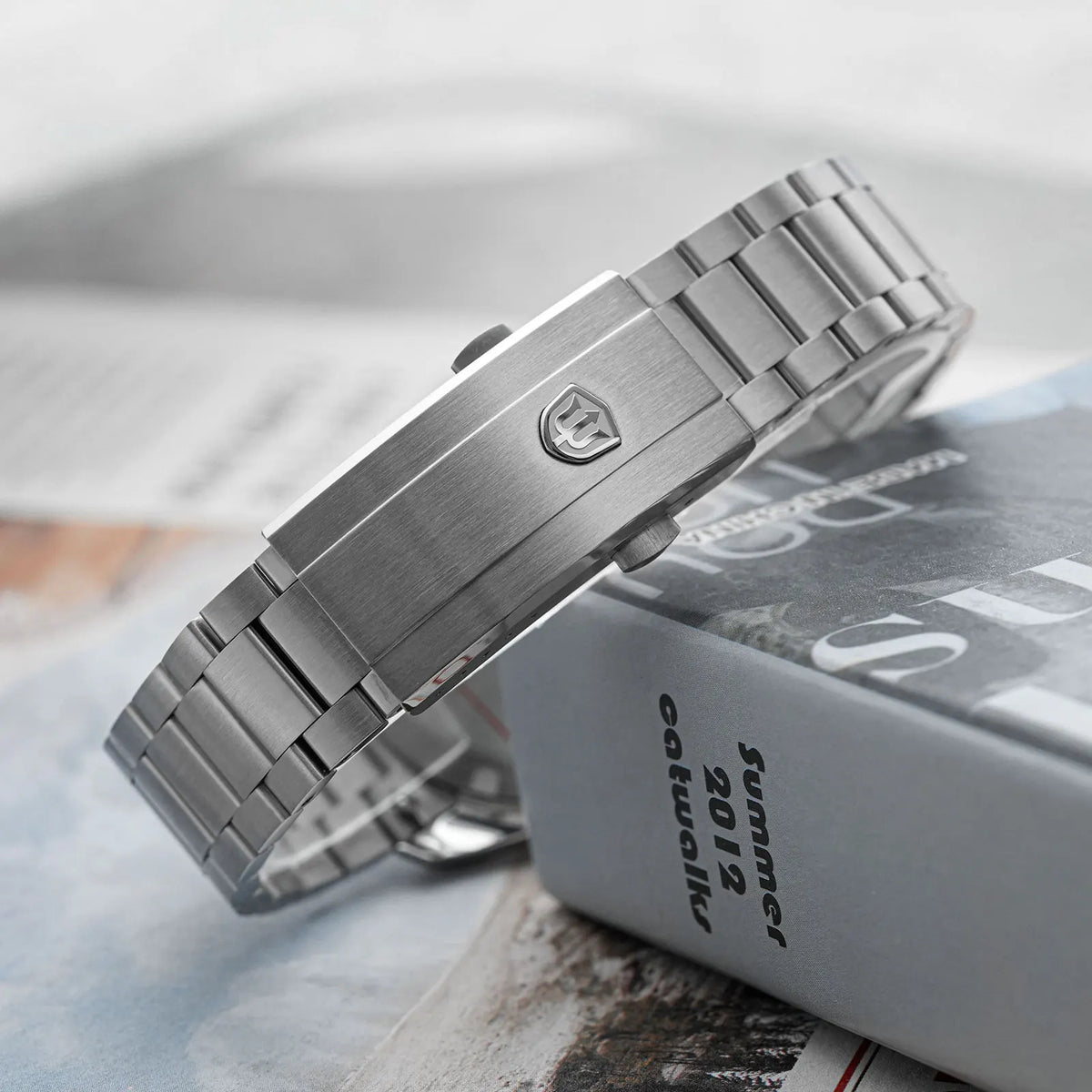 Watchdives WD0006 -kello, VH31-koneisto sujuvalla sekuntiviisarilla, kaareva safiirilasi, BGW9-heijastava pinnoite, vesitiivis 10 baariin asti, 38 mm, vintage-tyyli