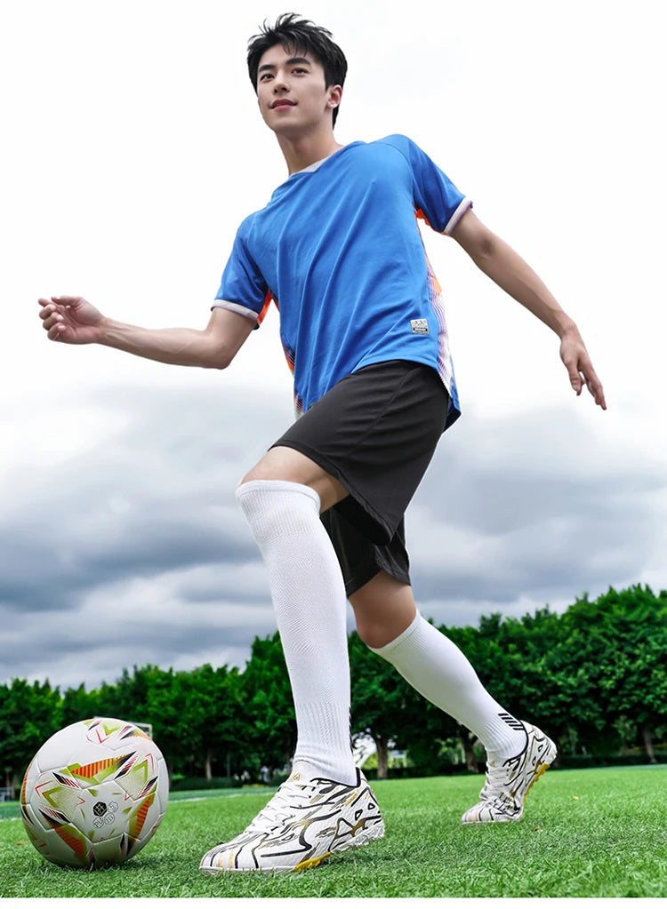 New Men Football Boots TF Sport Training Soccer Shoes Soft Ultralight Breathable Professional Sneakers Unisex Grass Cleats Match