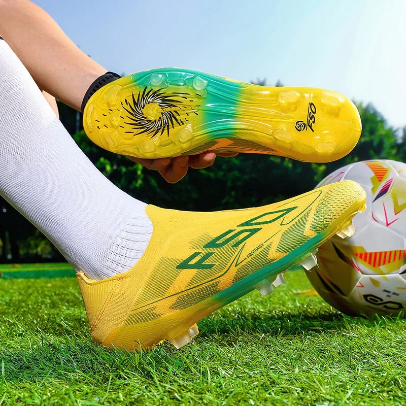 Nouvelles chaussures de football pour hommes, crampons de haute qualité, bottes de football pour terrain en herbe, idéales pour les matchs en extérieur, baskets légères mi-hautes, très vendues, antidérapantes, pour l'e