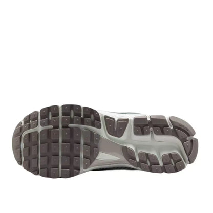 Nike Zoom Vomero 5 Kényelmes, sokoldalú, tartós, lélegző, alacsony szárú női futócipő Ezüst HV6417-001
