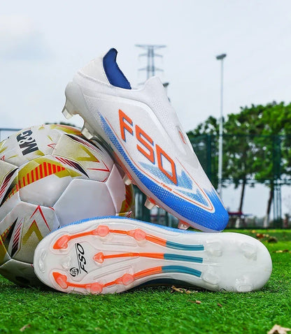 Nowe męskie buty piłkarskie antypoślizgowe dla chłopców, na zewnątrz, bestsellerowe buty do piłki nożnej na trawę i mecze, wysokiej jakości korki, wysokie, lekkie