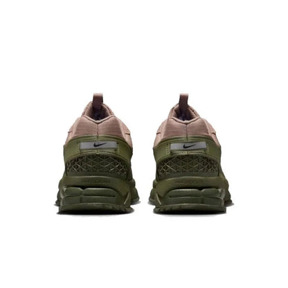 Nike ZOOM VOMERO ROAM Retro módní ležérní běžecké boty pro každodenní nošení a dojíždění, prodyšné, měkké, nízké, pro muže, hnědé FV2295-201