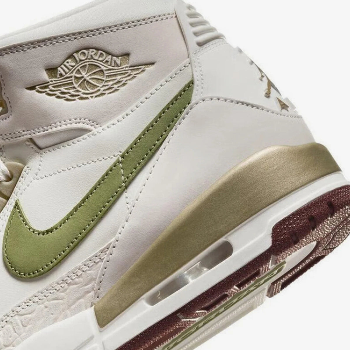 Nike:n aidot Air Jordan -miesten korkeavartiset, kestävät vapaa-ajan kengät HF0745-131