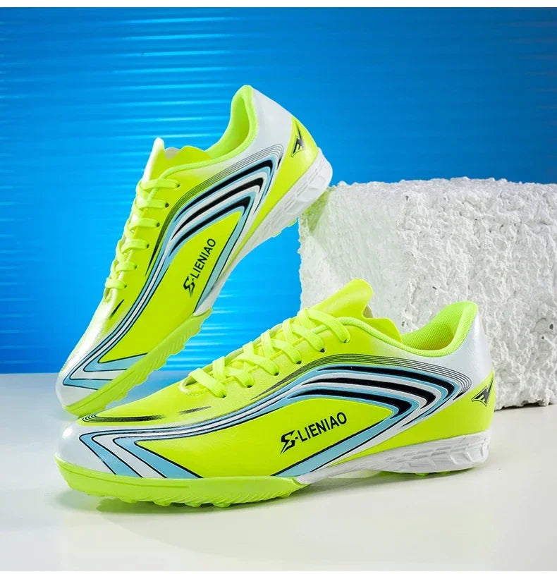 Nouvelles chaussures de football pour hommes, baskets de haute qualité, crampons de futsal pour gazon, chaussures de football d'intérieur très vendues, chaussures d'entraînement antidérapantes pour l'extérieur