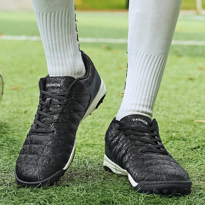 Nouveaux hommes chaussures de Football baskets bottes de Football antidérapant herbe intérieur haute qualité Match lumière Futsal crampons vente chaude en plein air
