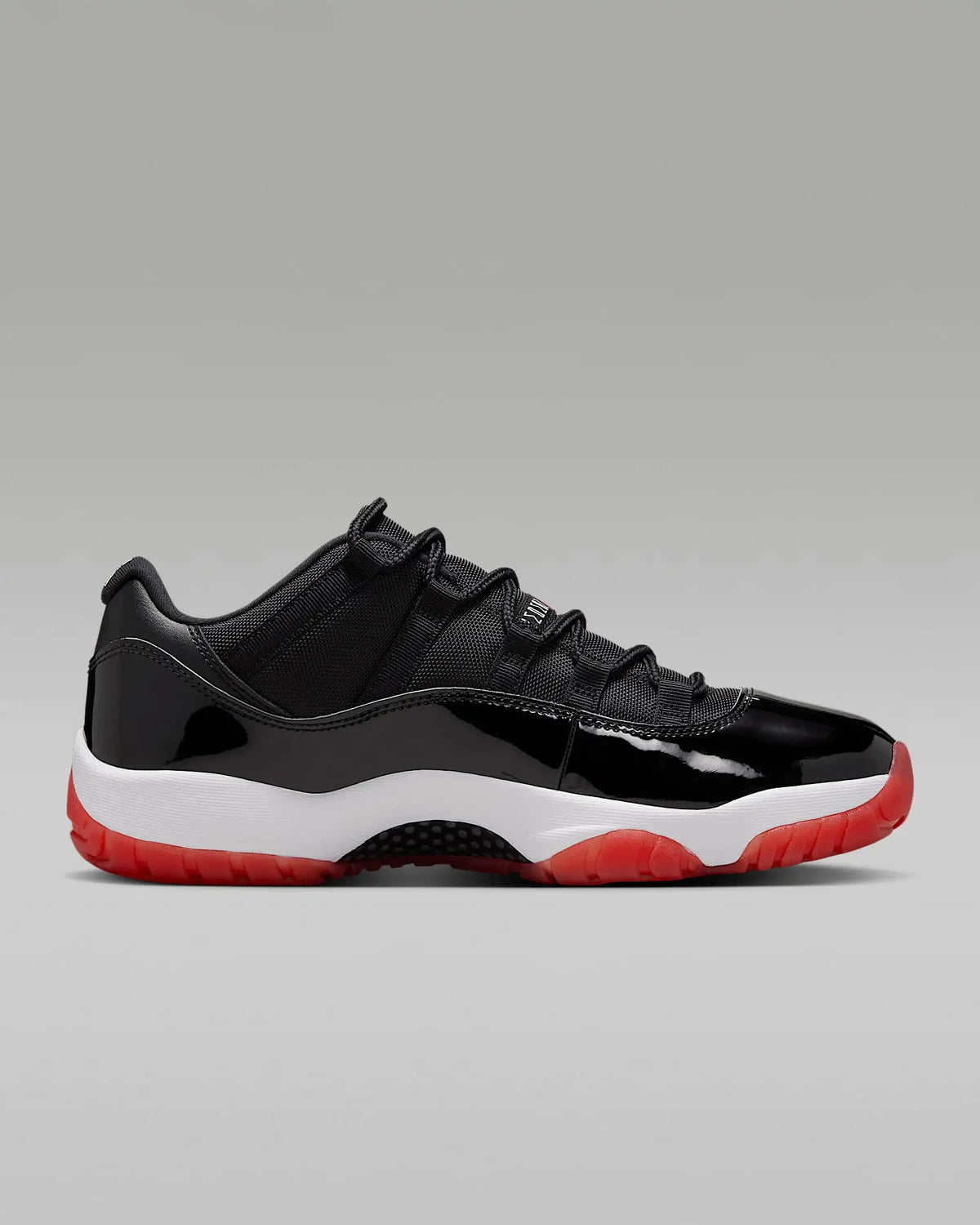 Jordan Air Jordan 11 Retro Low Bred, mukava ja monipuolinen koripallokenkä FV5121-006