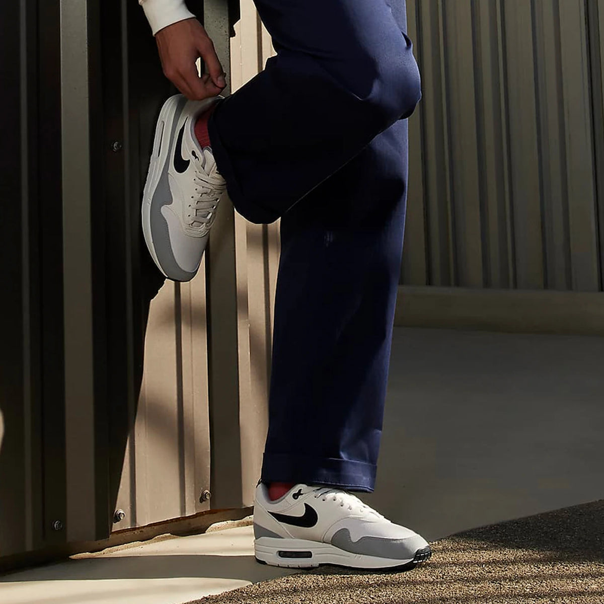 Nike alkuperäinen Air Max 1 miesten matalavartinen ilmatyynyllinen retro-urheilukenkä FD9082-002