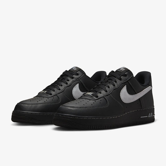 Nike Authentic AIR FORCE 1 07 LV8 miesten vapaa-ajan lenkkarit HQ2037-006