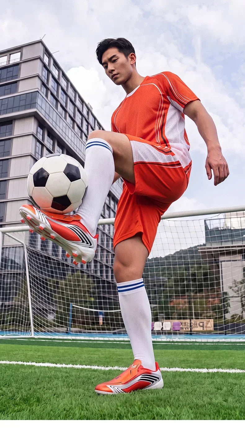 Nouvelles chaussures de football pour hommes, baskets de futsal, crampons de haute qualité, antidérapantes, chaussures de football d'intérieur, pour terrain synthétique, best-seller, montantes, pour extérieur