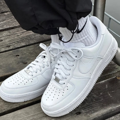 Nike Air Force 1 '07 Naisten Triple White Leather AF1 Classic Mukavat ilmatyynykengät Vapaa-ajan valkoiset lenkkarit DD8959-100
