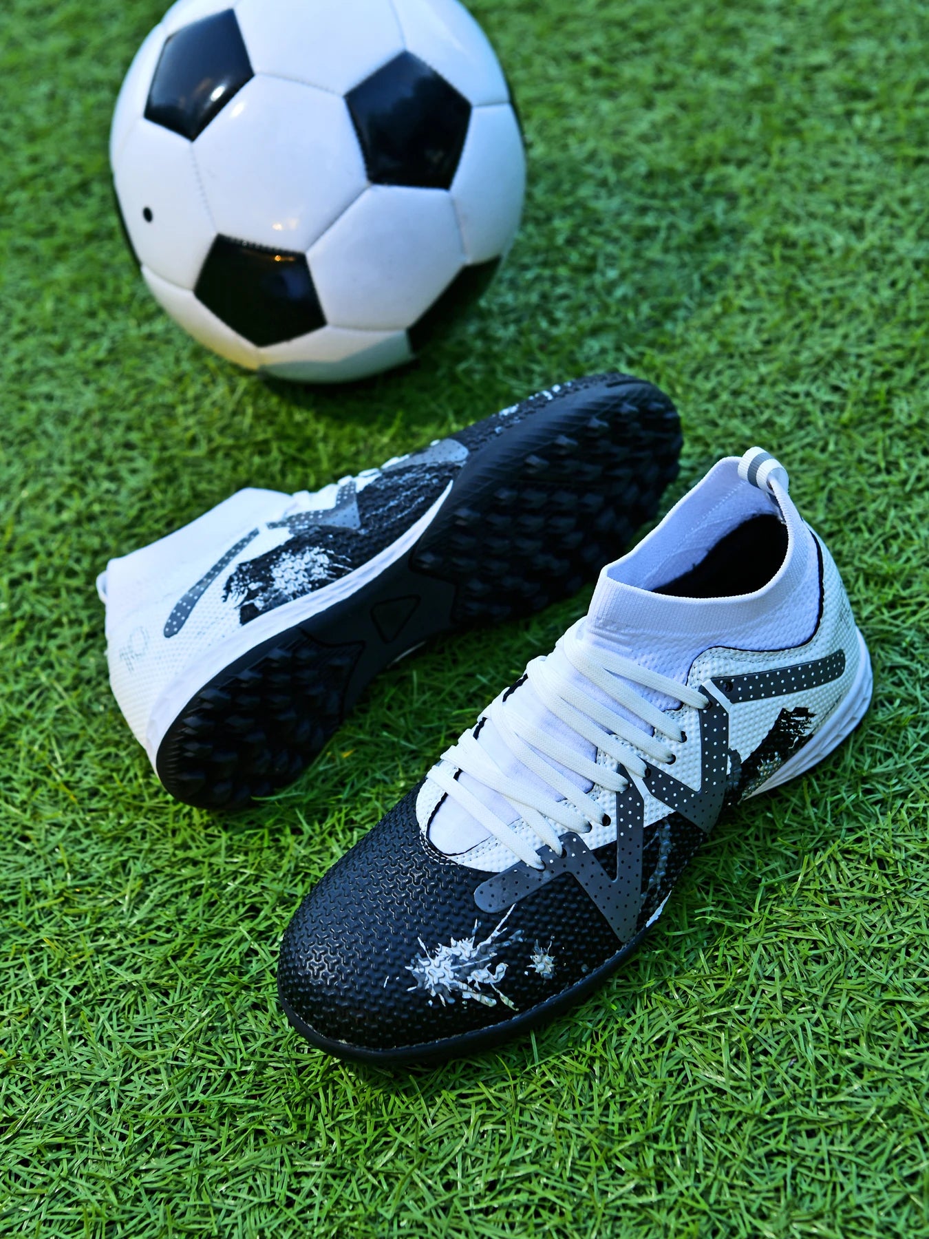 TF Turf Soccer Shoes PU Fabric Breathable Upper Rubber Sole Wear-Resistant Anti-Slip Men Women Kids Youth Training Sneakers