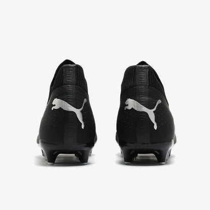 Chaussures de football Puma authentiques pour hommes, style sportif, design rétro simple et durable, modèle 107369-02.