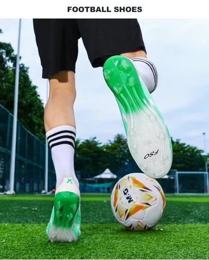 Nowe męskie buty piłkarskie antypoślizgowe dla chłopców, na zewnątrz, bestsellerowe buty do piłki nożnej na trawę i mecze, wysokiej jakości korki, wysokie, lekkie