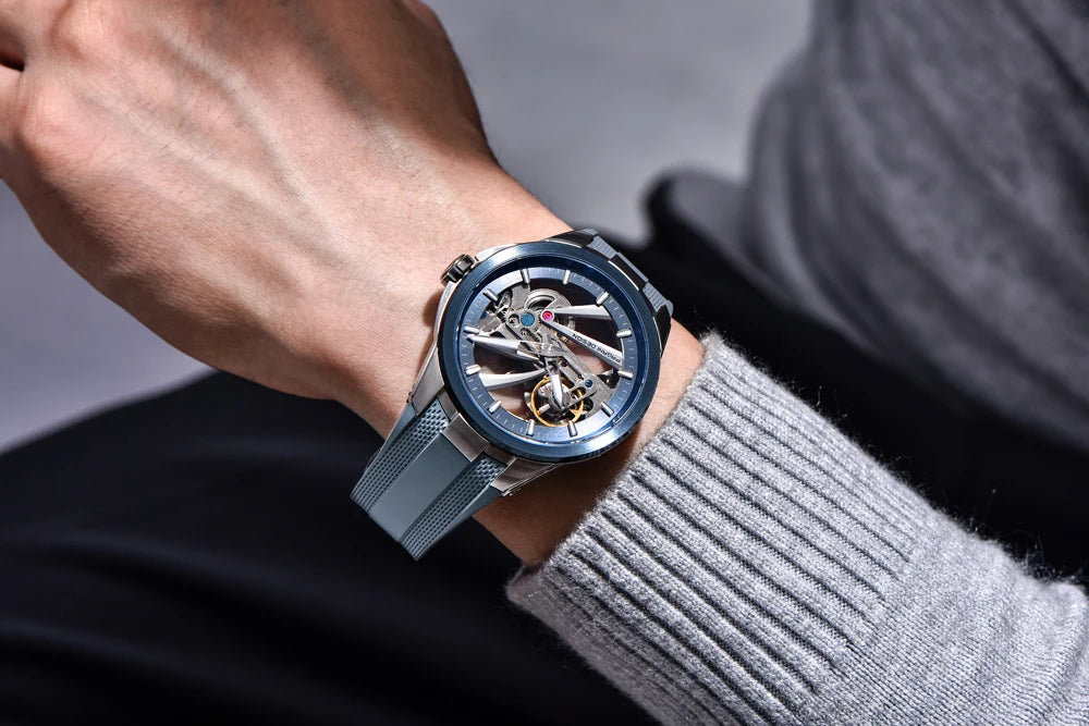 Ceas pentru bărbați PAGANI DESIGN – Model mecanic automat de lux, de tip „schelet” (cu mecanism expus), dotat cu un tourbillon, sticlă de safir cu tratament antireflex, rezistent la apă și luminescent.