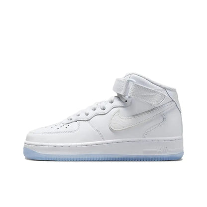 Nike Air Force 1 Mid Unisex-sneakers – ankelstöd, klassisk dämpad komfort och slitstark för att kunna bäras hela dagen DQ7666-001