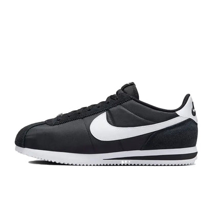 Sneakers Nike Classic Cortez: design retrò classico, comfort, ammortizzazione, leggerezza e resistenza per l’uso quotidiano DM4044-002