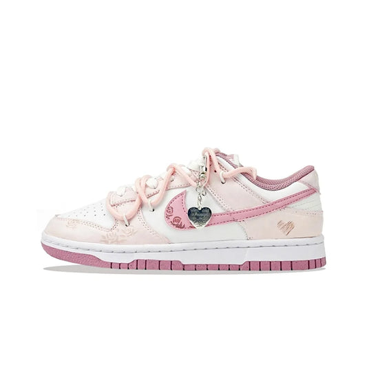 Sneakers personalizzate Nike Dunk "Honeyed Rose" - Nuove scarpe da skate da donna basse con cuore dipinto a mano in stile cinese