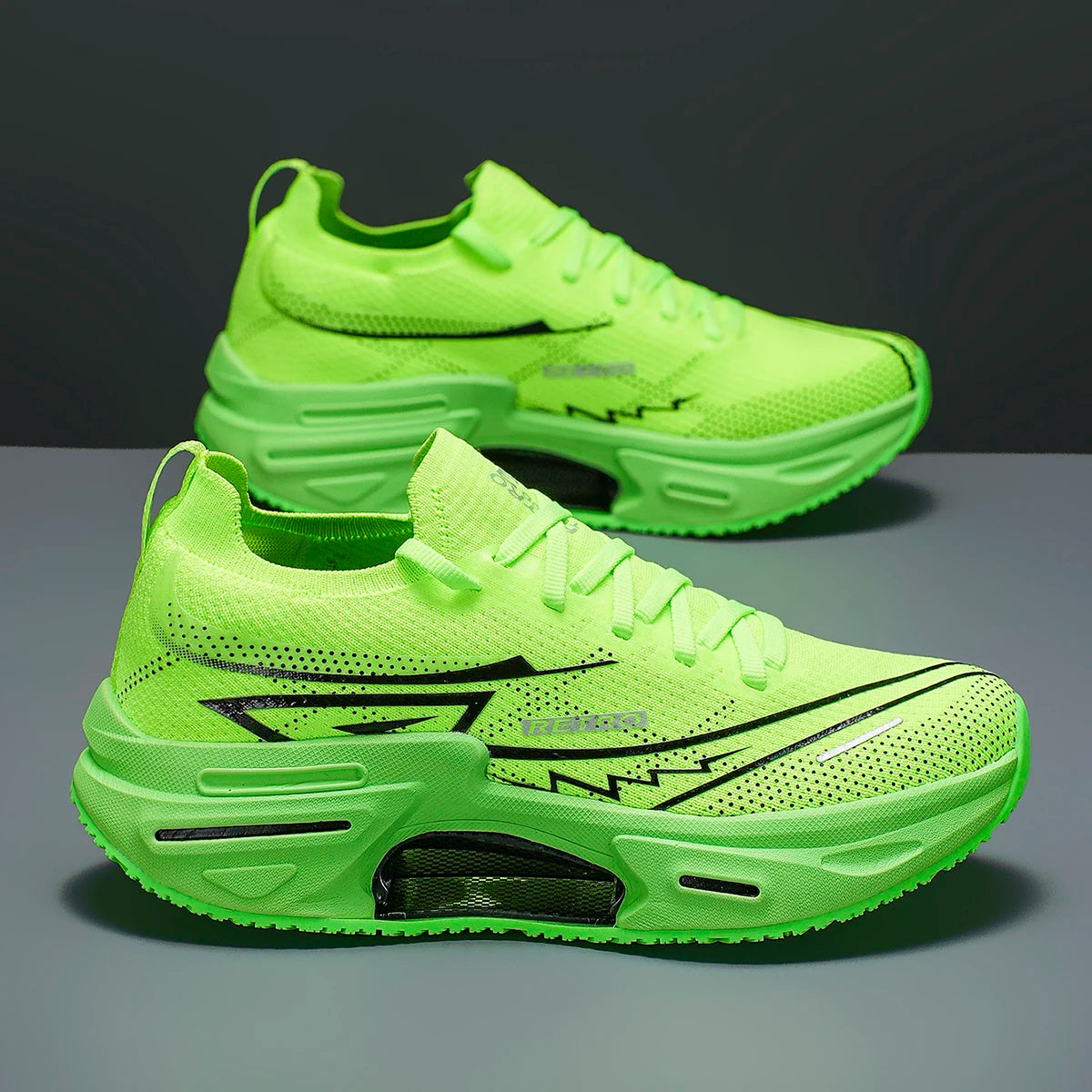 Unisex Sports Shoes Trendy Breathable Mesh Soft Sole Shock-Absorbing Wear-Resistant Professional Running Shoes for Teenagers and Men