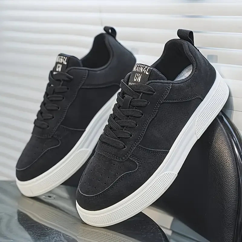 1 pair sports casual skateboarding shoes, comfortable and fashionable, with a snug upper that fits the foot and a slip-resistant sole