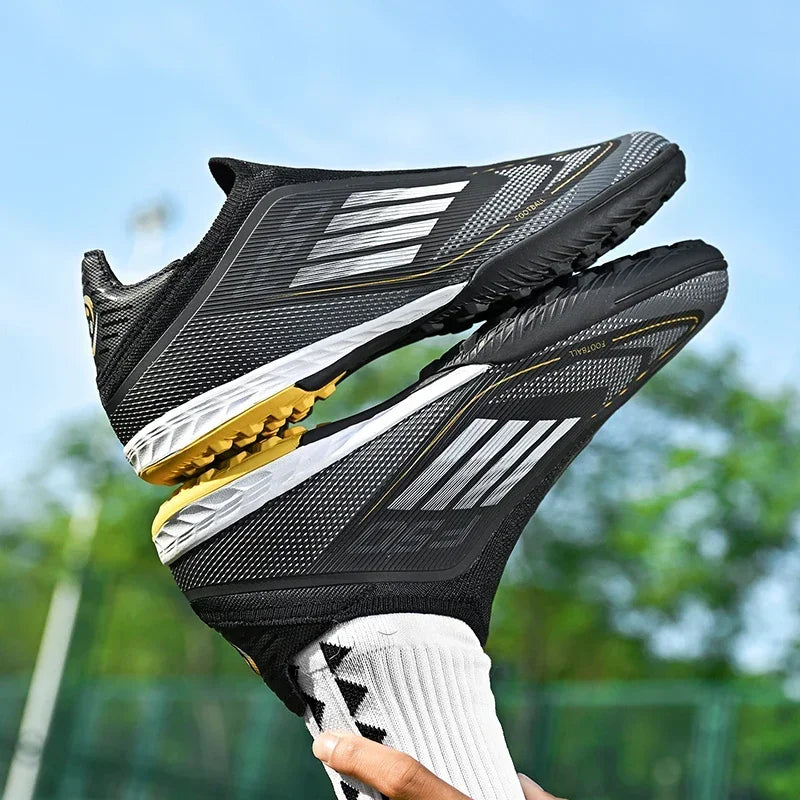 Nouvelles chaussures de football pour hommes, crampons longs d'entraînement, chaussures de football pour matchs en extérieur, crampons pour garçons et adultes, respirantes, antidérapantes, confortables pour le sport