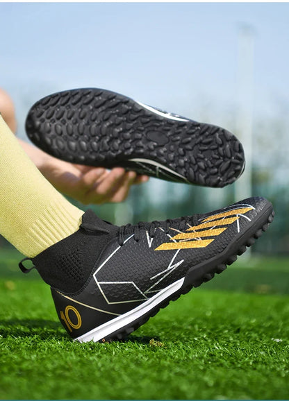 Nouvelles chaussures de football pour hommes, chaussures de sport antidérapantes ultralégères à haute cheville pour l'extérieur, chaussures de futsal antidérapantes pour l'intérieur, chaussures de football de haute qua
