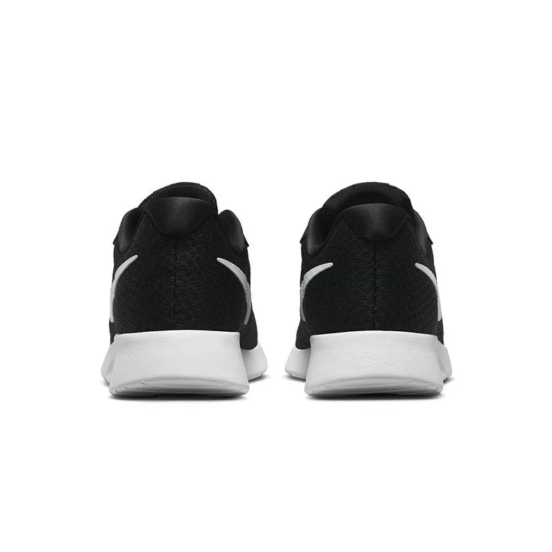 Nike Tanjun – pohodlné, univerzální, prodyšné a odolné nízké běžecké boty pro muže a ženy – černé DV7786-001