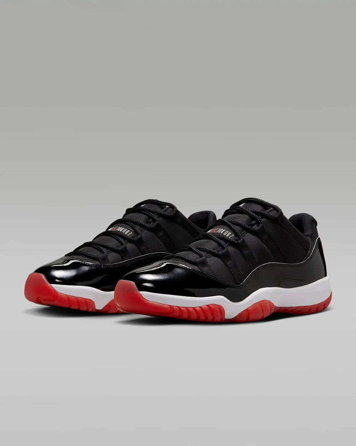 Jordan Air Jordan 11 Retro Low Bred, mukava ja monipuolinen koripallokenkä FV5121-006
