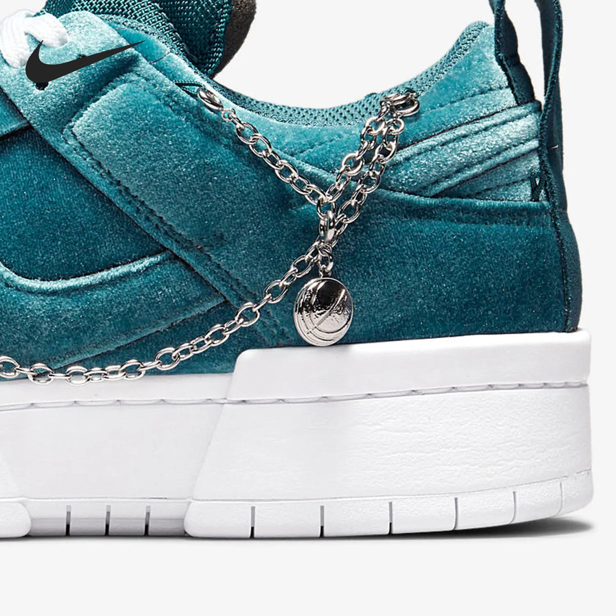 Nike Genuine Current Season -naisten mukavat urheilu- ja vapaa-ajan kengät DO5219-010
