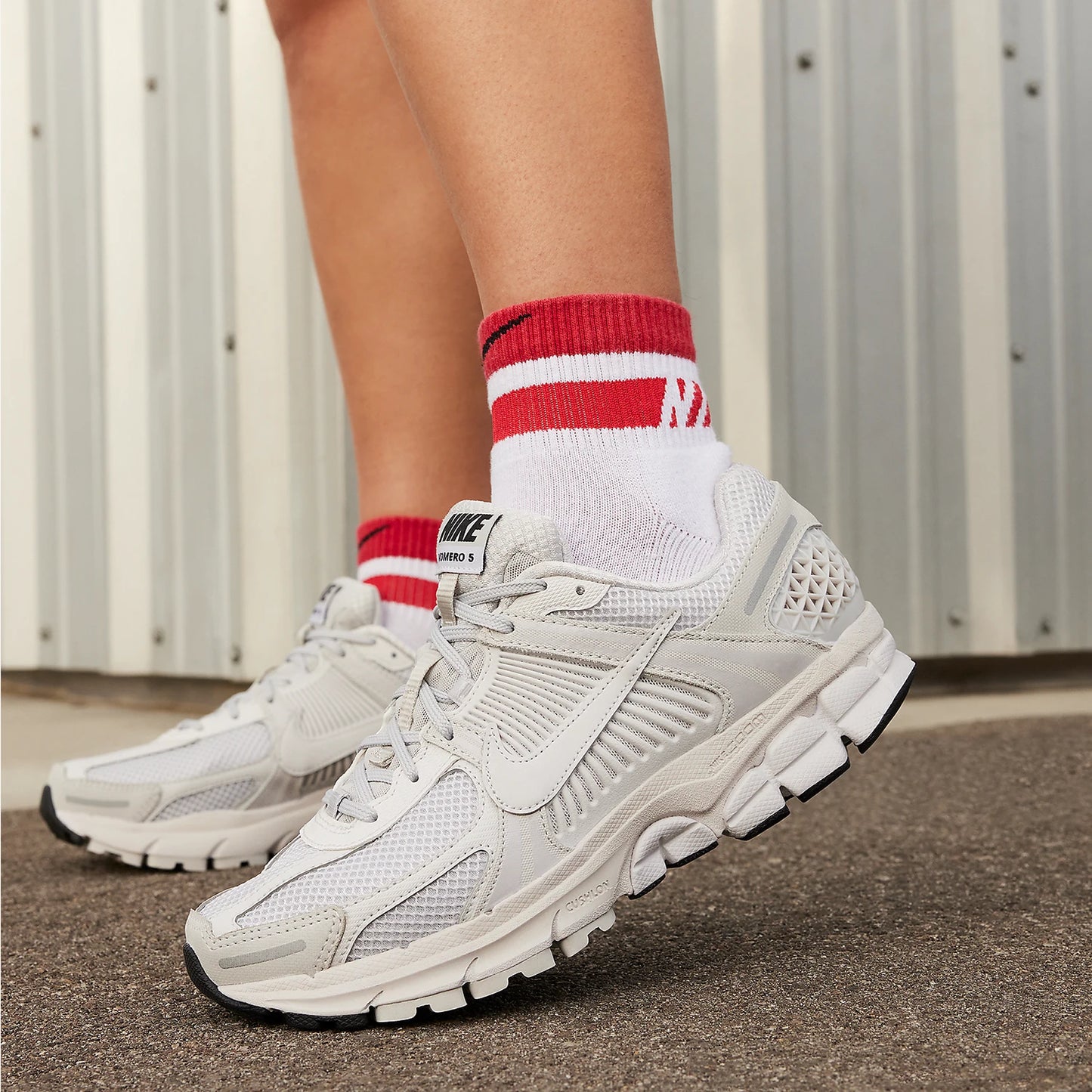 Nike Genuine Zoom Vomero 5 Women's Comfortable Retro Sports Shoes FQ7079-100