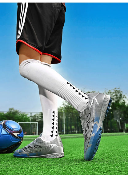 Nouvelles chaussures de football pour hommes, chaussures de sport respirantes, chaussures de football d'extérieur antidérapantes, chaussures de futsal de haute qualité, haute tige, ultralégères, pour les matchs