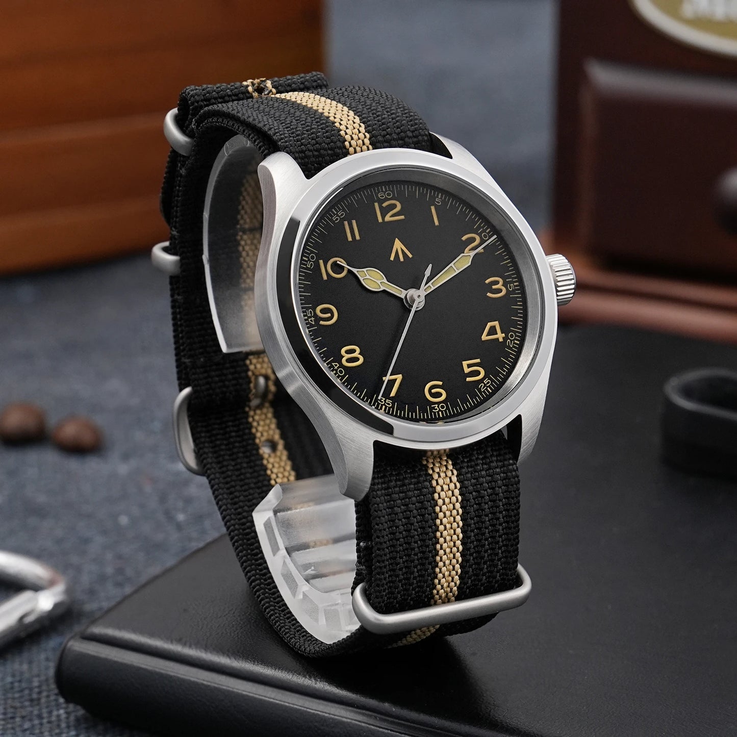 Militado ML08 Quartz Watch VH31 Movement Double Domed Sapphire Crystal Wristwatch Super C3 Green Luminous 38mm Vintage Watches