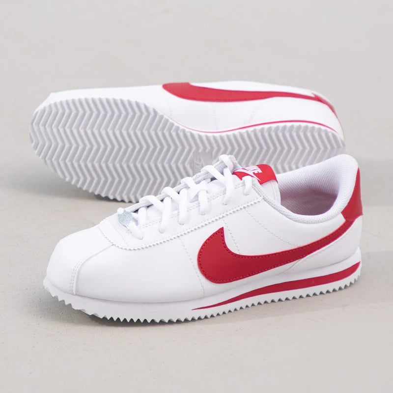 Nike Naisten kengät Cortez Basic Sl (Gs) Urheilukengät, matalavartiset lenkkarit, kevyet ja mukavat retro-vapaa-ajan kengät 904764-101