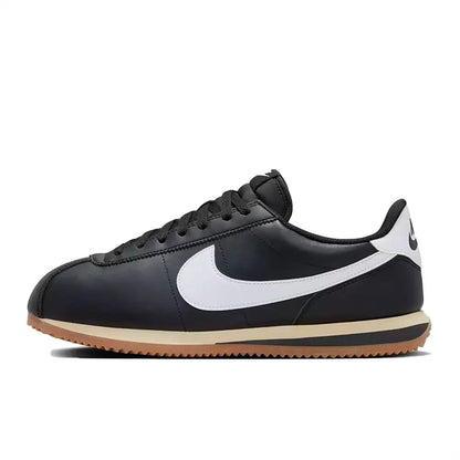 Sneakers Nike Classic Cortez: design retrò classico, comfort, ammortizzazione, leggerezza e resistenza per l’uso quotidiano DM4044-002