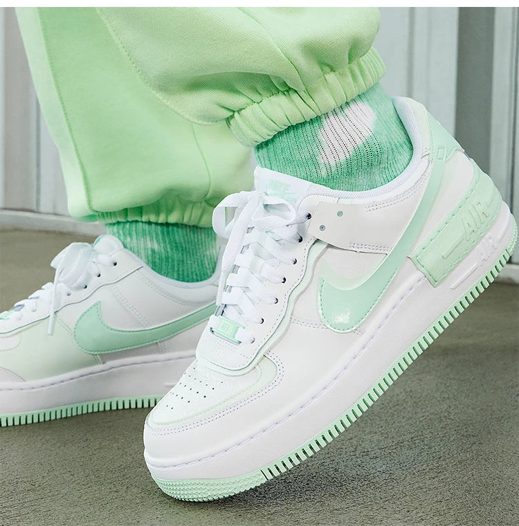 Nike ægte AIR FORCE 1 klassiske sneakers til kvinder med tyk sål og lavt skaft FZ3773-100