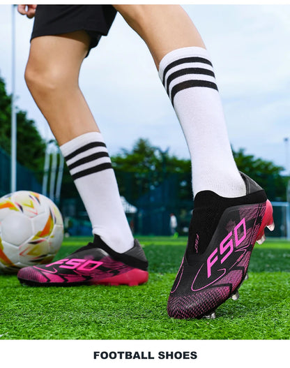 Nowe męskie buty piłkarskie antypoślizgowe dla chłopców, na zewnątrz, bestsellerowe buty do piłki nożnej na trawę i mecze, wysokiej jakości korki, wysokie, lekkie