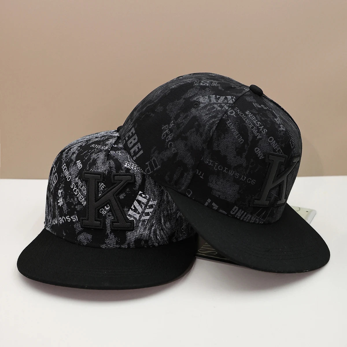 1pc K letter embroidered hip-hop baseball cap with sun visor and flat brim cap