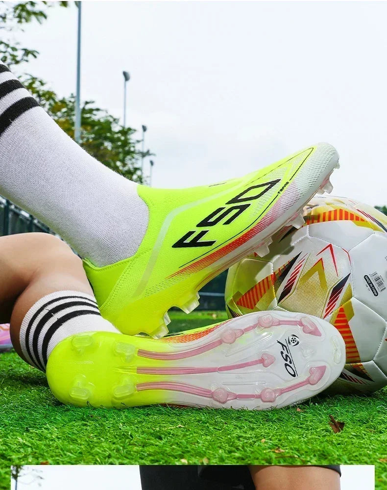 Nouvelles chaussures de football pour hommes, de haute qualité, très vendues, antidérapantes, mi-hautes, légères, pour l'extérieur, crampons de match, pour l'entraînement sur gazon.