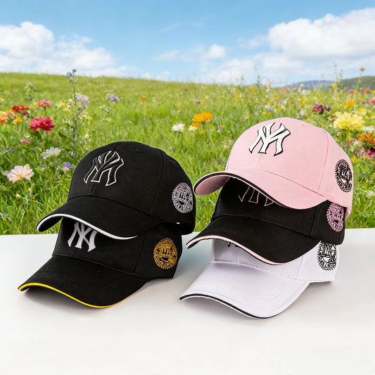 Fashionable baseball cap: Enhance your outdoor Image! Featuring classic New York logos and retro badges, it is both fashionable