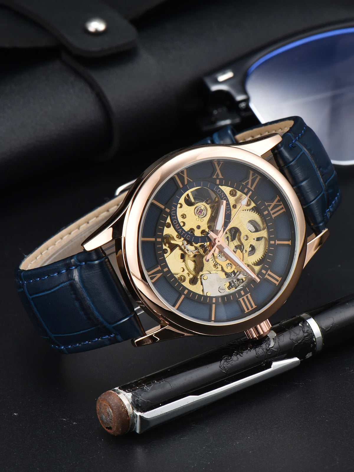 Automatikuhr für Herren, Luxusausführung, Zifferblatt mit römischen Ziffern, sichtbares Uhrwerk (Skelett), wasserdicht, leuchtende Zeiger, Lederarmband – Eine ideale Wahl als Geschenk.
