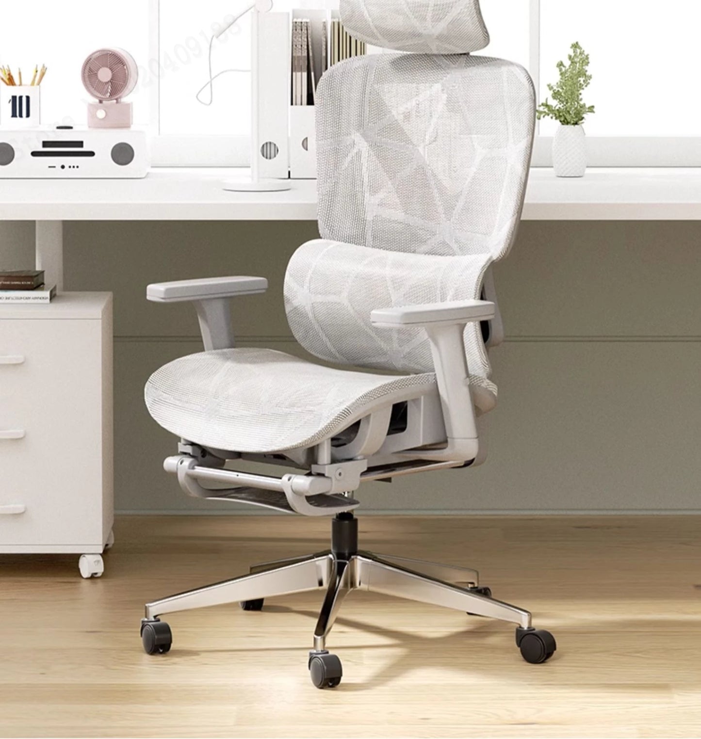 E07 Pro Ergonomic Office Chair Gaming Chair with Footrest, Adjustable Lumbar Support, Reclining Backrest, Comfortable Executive Desk Chair