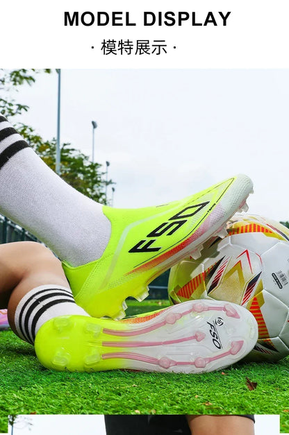 Nowe męskie buty piłkarskie antypoślizgowe dla chłopców, na zewnątrz, bestsellerowe buty do piłki nożnej na trawę i mecze, wysokiej jakości korki, wysokie, lekkie