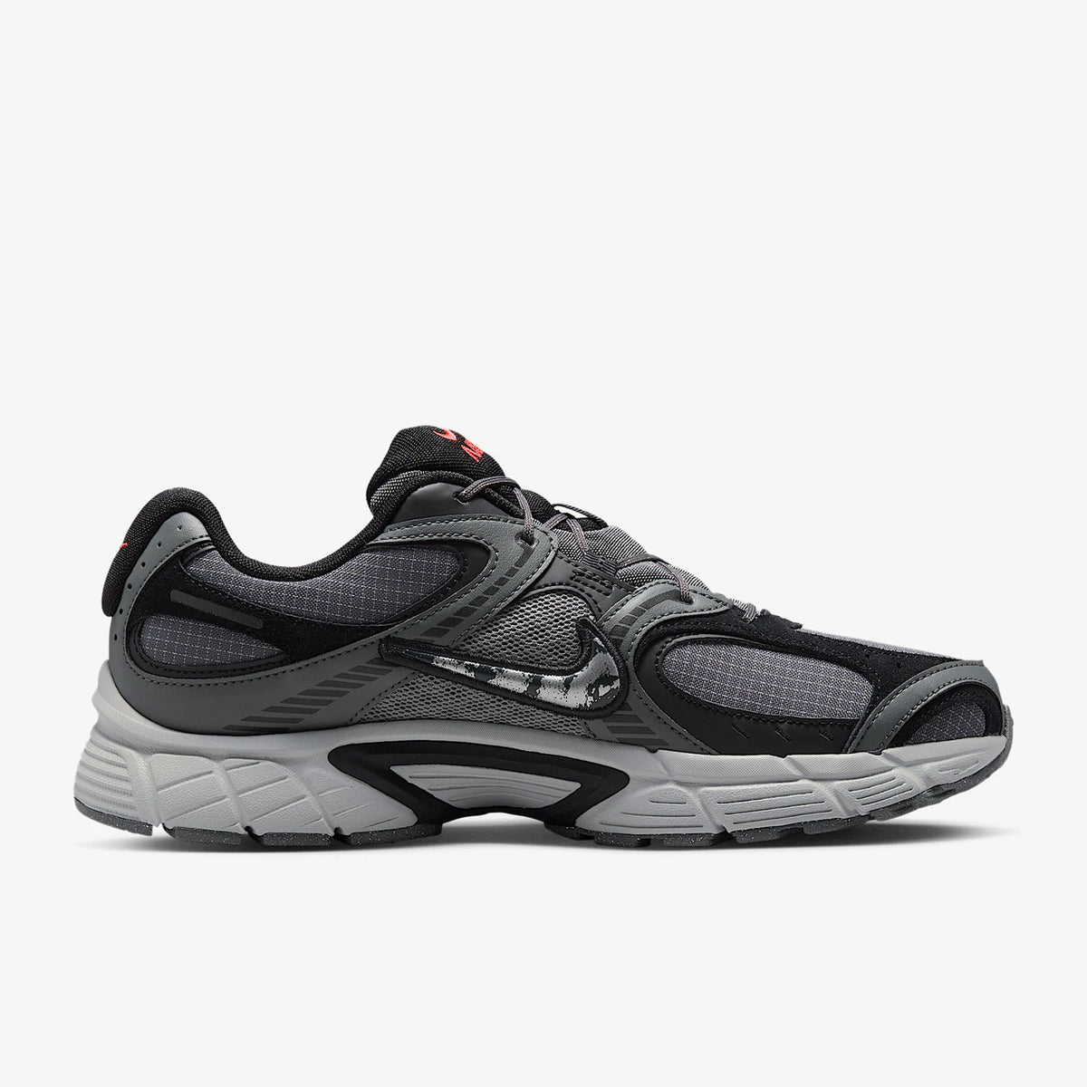 Nike Authentic V5 RNR SE miesten pehmustetut, kulutusta kestävät urheilukengät IM6769-068